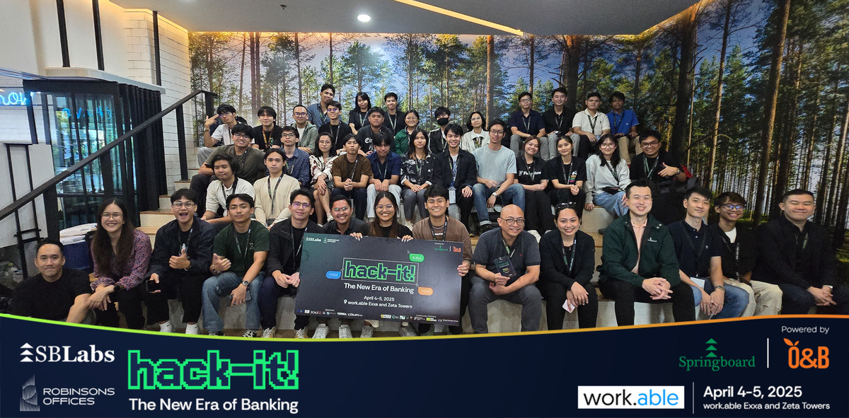 hack-it body 3.1 Hack-it! hackathon participants posing for a group photo at SpringboardLabs’ inaugural event